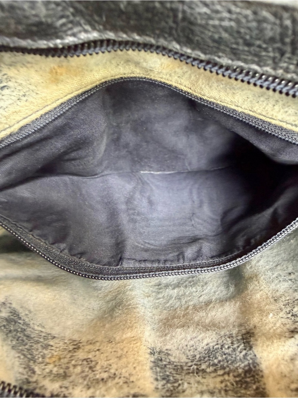 Gucci GG Shoulder Bag, Gray Coated Canvas with Navy Trim - Picture 11 of 17